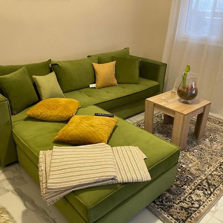 Home Nadia Corinth Luaran gambar