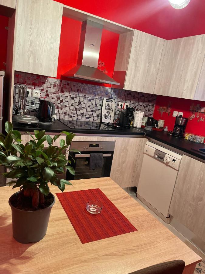 Home Nadia Corinth Luaran gambar